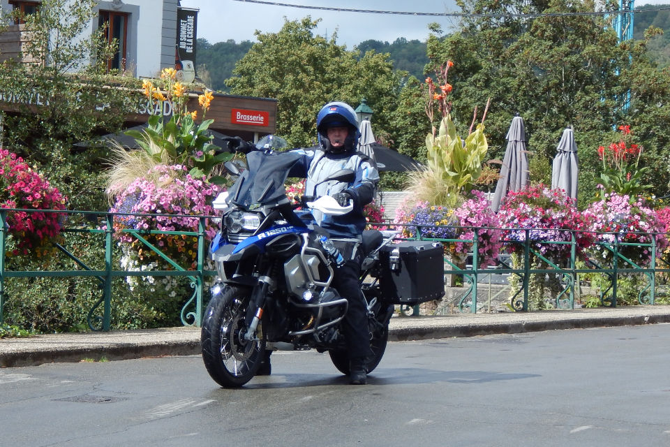 Motorrijbewijspoint Veenendaal examengarantie AVB en AVD